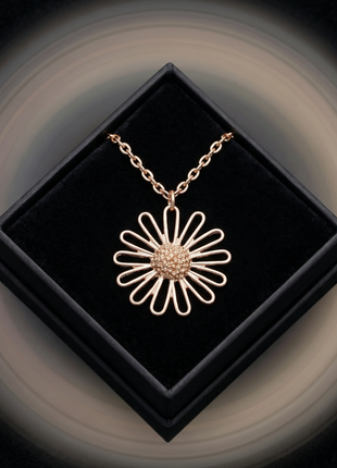 Gold Textured Daisy Flower Pendant Necklace with Delicate Cable Chain